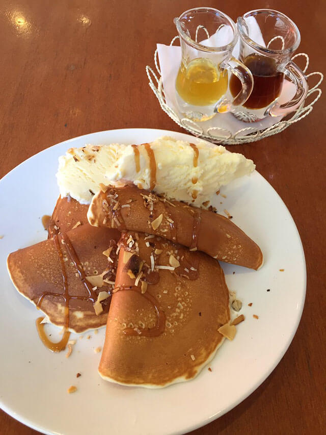 「花きゃべつ」の看板メニューは何といってもパンケーキ。通常のパンケーキやホットケーキとはひと味違う、ふわふわでもちっとした「花きゃべつ」ならではの味を楽しむことができます。